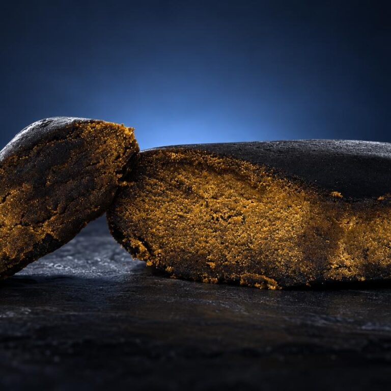Bubble hash : résine Black Ice O Lator dans une composition de studio