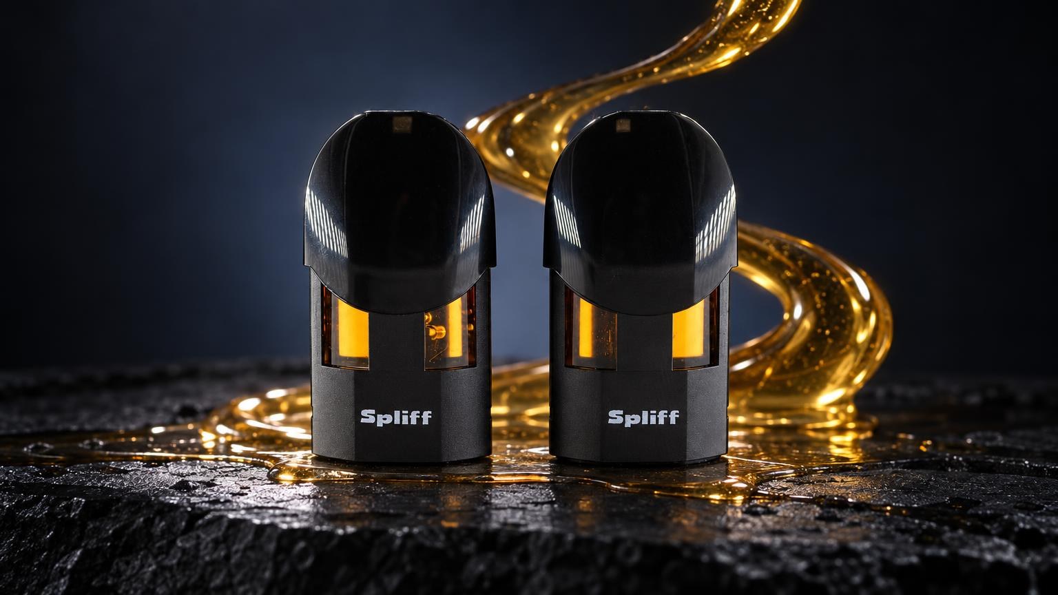 Deux Magic Pod noirs à capuchon transparent avec voyant lumineux doré, entourés de liquide ambré coulant