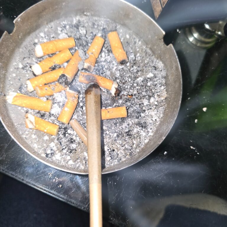 Click to view full screen Avis client Joint pré-roulé - Royal Hash avec photo - Spliff